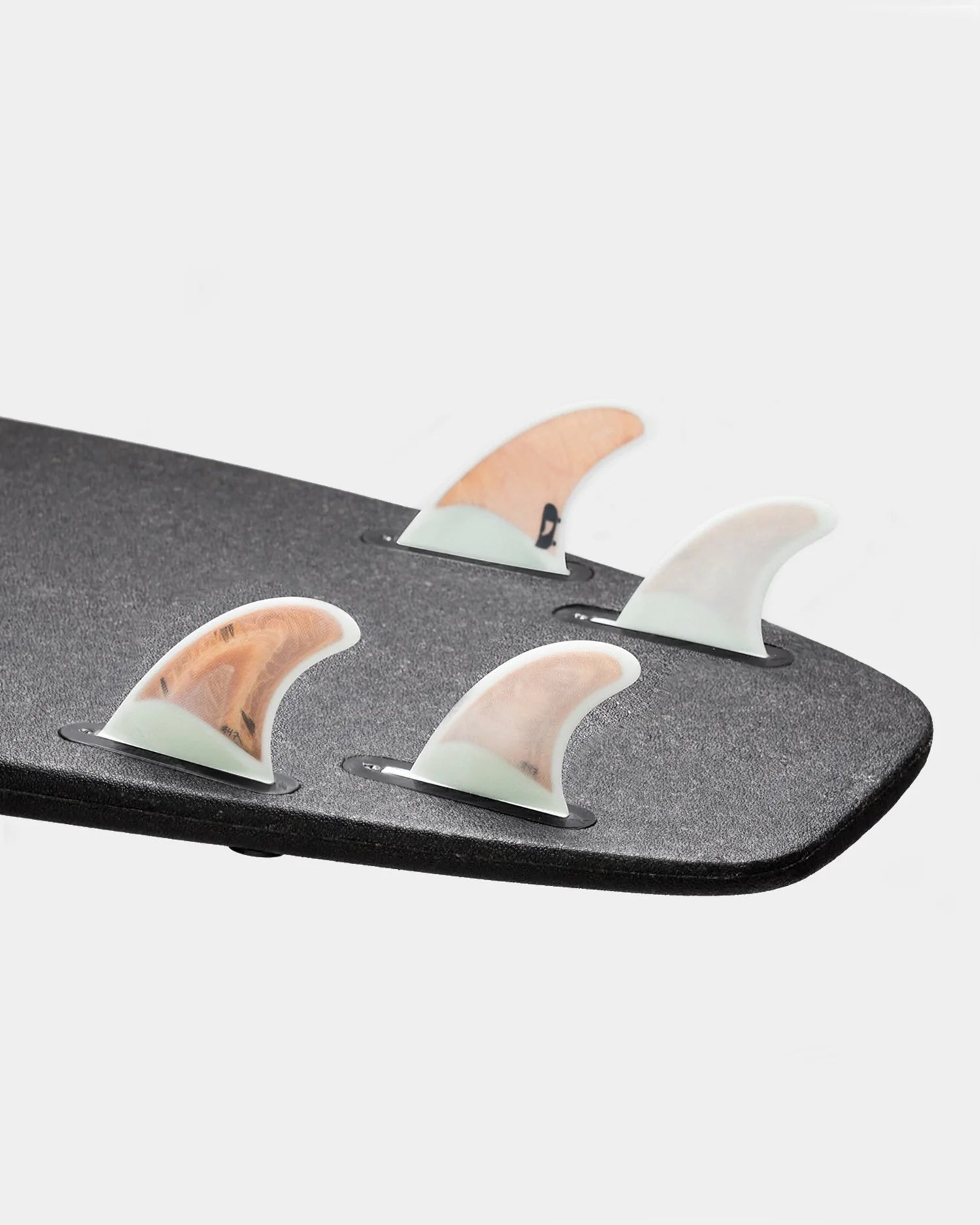 Quad Finnen aus recyceltem Sperrholz