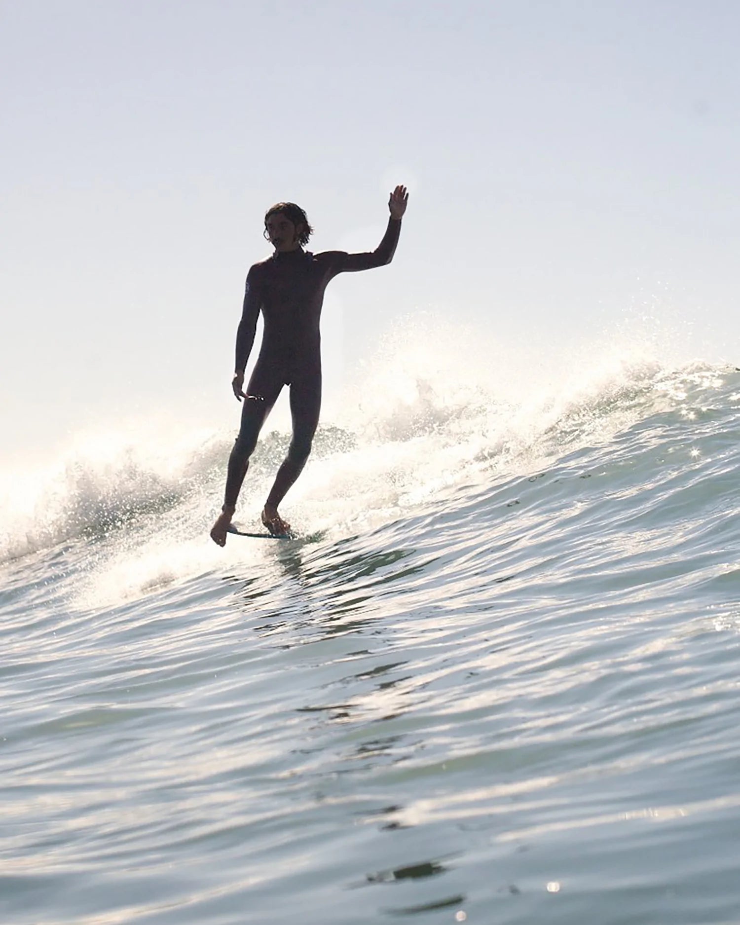 الفرح باللون البيج